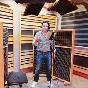 Claudio Palma Instagram - Yo fui auditor más que televidente desde muy pequeño. Crecí escuchando Emisoras AM. 
Tenía mi radio transistor, y agarraba señales de radios mendocinas , siempre atrapado por las voces. 
Quiero aprovechar de saludar a todos lo que día a día trabajan en este maravilloso mundo.
#diadeltrabajadorradial #radio #felizdia 🎙