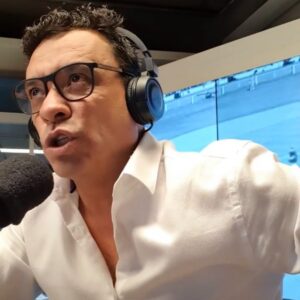 Claudio Palma Instagram - Yo fui auditor más que televidente desde muy pequeño. Crecí escuchando Emisoras AM. 
Tenía mi radio transistor, y agarraba señales de radios mendocinas , siempre atrapado por las voces. 
Quiero aprovechar de saludar a todos lo que día a día trabajan en este maravilloso mundo.
#diadeltrabajadorradial #radio #felizdia 🎙