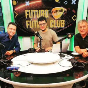 Claudio Palma Instagram - Yo fui auditor más que televidente desde muy pequeño. Crecí escuchando Emisoras AM. 
Tenía mi radio transistor, y agarraba señales de radios mendocinas , siempre atrapado por las voces. 
Quiero aprovechar de saludar a todos lo que día a día trabajan en este maravilloso mundo.
#diadeltrabajadorradial #radio #felizdia 🎙