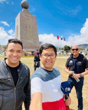 Claudio Palma Instagram - Esperando el partido de La Roja desde la mitad del mundo, Quito. 🇪🇨🌎