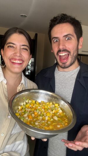 Claudio Roca Instagram - #ELMOMENTODLV del gaspacho moreliano con @claudiorocca 

INGREDIENTES: 
Frutas de su preferencia, a mi me gusta:
-Mango 🥭
-Pepino 🥒
-Piña 🍍
-Jícama

-Cebolla finamente picada 🧅. 
-Chile serrano finamente picado 🌶️ 
-Jugo de naranja 🍊
-Mucho limón 🍋
-Vinagre de piña (opcional, pero le aporta mucho )🍍
-Sal 🧂
-Chile de pueblo (la receta está en mis reels)
-Queso Cotija (de mis favoritos) 🧀

#gaspacho #gaspachomoreliano #receta #recipe #recetassaludables #fruta