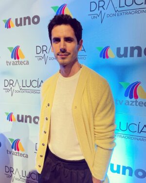 Claudio Roca Instagram - De vuelta a la Tv abierta me pone muy contento de compartirles este nuevo proyecto, que arranca este Lunes 02 de Octubre por @aztecauno @azteca  Y agradecimientos @areacg y @alejandroperegrina_