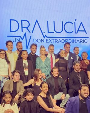 Claudio Roca Instagram - De vuelta a la Tv abierta me pone muy contento de compartirles este nuevo proyecto, que arranca este Lunes 02 de Octubre por @aztecauno @azteca  Y agradecimientos @areacg y @alejandroperegrina_