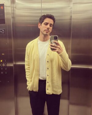 Claudio Roca Instagram - De vuelta a la Tv abierta me pone muy contento de compartirles este nuevo proyecto, que arranca este Lunes 02 de Octubre por @aztecauno @azteca  Y agradecimientos @areacg y @alejandroperegrina_