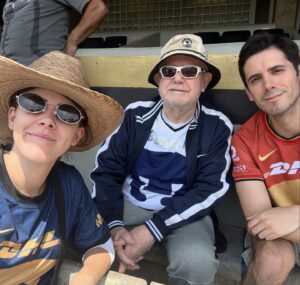 Claudio Roca Instagram - Domingo Familiar viendo al mejor equipo del universo @pumasmx
