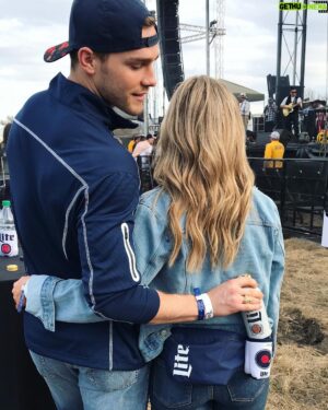 Clay Honeycutt Instagram - When @MillerLite saves the day with a cold beer to celebrate Texas Independence #MillerLite #HoldTrue #ad