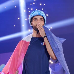 Clément Dumais Instagram - Nouveau sport improbable : Le Balloon World Cup !

J'ai représenté la France au dernier championnat du monde, je vous raconte tout ça ce soir 18h sur Youtube !

2 joueurs, une arène, un ballon de baudruche, que le meilleur gagne !
Mon premier match de la compétition : France vs USA.

VAMOS !
▪
Un énorme merci aux organisateurs du @balloonworldcup !
▪

#balloonworldcup #kameto #newsport #barcelone #ibai #photography #ninjawarrior #climbing #bouldering #parkour #freeclimbing #worldchampion #explore #sport #hittheroad #escalade #grimpe #artdudeplacement #france #teamfrance #fit #fitfam #teamshape #worldchasetag #champion #worldchampion #france