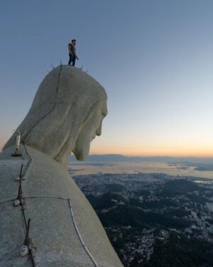 Clément Dumais Instagram - Aujourd'hui 18h sur YouTube, l'escalade du Christ de Rio ! 👀🔥

J'ai même pas les mots pour décrire ce projet aussi dingue qu'improbale.
C'était forcément écrit quelque part dans l'univers pour avoir toutes les planètes alignées pour mener à bien ce projet...

Trop hâte de lire vos retours, encore plus hâte que vous puissiez commander les tirages d'1m de long sur la tête de Christ.

(D'ailleurs concernant le shop, les 50 premières commandes ont été expédiées 🤝❤️).
▪
📸 @paulrdb
▪
#bresil #brazil #rio #christ #shooting #exploration #photography #ninjawarrior #climbing #parkour #freeclimbing #architecture #explore #sport #hittheroad #escalade #grimpe #artdudeplacement #fit #fitfam #teamshape #infiltration #urbex #roof #roofculture #corcovado #jump #model #photoshoot #christredeemer