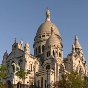 Clément Dumais Instagram - Sauriez-vous retrouver Charlie sur le 3e slide ?

On clôture cette aventure Sacré Cœur, c'était fou, trop heureux de vos retours, plus de 240k vues en 2 semaines, un régale ! 🔥

Gros gros big up à @romainbourven qui est venu en renfort à 6h du mat pour shooter depuis l'extérieur du monument. ❤️
▪
C'est quoi vos envies pour le prochain "Dormir illégalement dans..." ?

📸 @paulrdb.

#paris #france #sacrécoeur #sacrecoeur #extreme #escalato #escalade #ninjawarrior #city #climbing #bouldering #parkour #gallery #photography #urbex #montmartre #fit #fitfam #teamshape #sunrise #climb #explore #exploration #basilique #assassinscreed