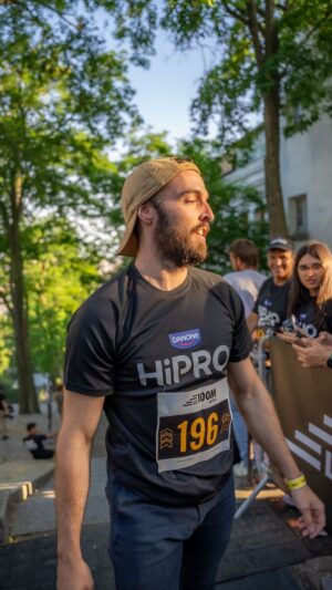 Clément Dumais Instagram - Quand on t'invite à faire la course du 100m @hiprofrance (222 marches) mais que tu te perds en chemin 🏃

Super expérience et super course, on dirait pas comme ça mais ça te fuuuuusille les jambes, sacré défi pour se surpasser !
Très heureux d'être passé sous la barre des 40s avec un chrono de 36s me plaçant ainsi 2e de la compétition sur la vraie course officielle (pas sur mon détour improvisé ahaha)
Avec un talk sur place super intéressant concernant la prépa physique et l'optimisation nutritionnelle avant ET après l'effort, notamment grâce à toute la gamme HiPro riche en protéines pour maintenir et augmenter la masse musculaire !

Pour votre santé, pratiquez une activité physique régulière. www.mangerbouger.fr

Partenariat commercial.