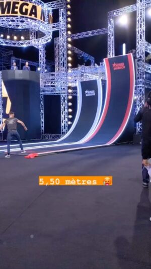Clément Dumais Instagram - Done. ✅
Objectif réussi ! Je peux mourir en paix et arrêter Ninja Warrior 😏
6 participations, 6 finales. ✅

Tellement heureux de l’avoir eu, je l’avais testé en saison 4, j’avais mis les mains mais j’étais trop court pour le tenir, 5000€ qui t’échappent des doigts ça te fait cogiter ahah !
Pour ceux qui s’en rappellent c’était un véritable objectif pour moi ce mur en saison 4 et une vraie déception de ne pas l’avoir réussi, c’est désormais chose faite. 🥰

Je pense que ça se voit sur la vidéo, beaucoup de bonheur quand je réalise que je l’ai enfin eu, ça me rend si heureux de voir Lionel (l’arbitre en chef du jeu) content pour moi en bas à droite de la vidéo. Ça peut paraître rien son petit signe de main mais ça veut dire beaucoup quand on connaît le bonhomme !

Bref, que du bonheur et rdv vendredi pro pour la grande finale ! On se matera comme ce soir l’épisode en direct sur ma chaîne Twitch !

▪

#ninjawarrior #megamur #mur #climbing #bouldering #parkour #sport #hittheroad #escalade #grimpe #artdudeplacement #fit #fitfam #teamshape #tf1 #final #finale