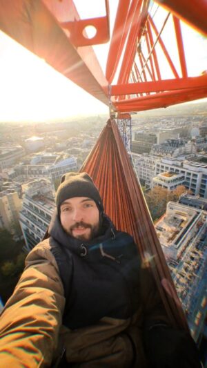 Clément Dumais Instagram - My best sleep so far 😴⛺️🏗

#paris #hammock #crane