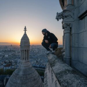 Clément Dumais Instagram - Demain, 18h, le plus beau monument de Paris sera mis en valeur dans la vidéo du jeudi ! 🔥

Quel bonheur d'y retourner 7 ans plus tard, et pas juste pour 1h, une nuit complète, et pas que, j'en dis pas plus. 🤫

On a trop trop hâte que vous checkiez la vidéo, on est beaucoup trop contents du résultat. Certes, ce n'est pas le Brésil, mais concernant Rio on a une superbe annonce qui arrive le 2 Juin, restez à l'affût ! 👀
▪
📸 @paulrdb.

#paris #france #sacrécoeur #sacrecoeur #extreme #escalato #escalade #ninjawarrior #city #climbing #bouldering #parkour #gallery #photography #urbex #montmartre #fit #fitfam #teamshape #sunrise #climb #explore #exploration #basilique