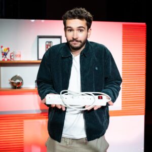 Clément Dumais Instagram - Quel bonheur d’avoir pu présenter notre travail sur @talkshow.popcorn mardi dernier !

C’est une émission qu’on adore et qu’on suit assidûment depuis le début, toujours aussi bien accueilli par @pa.domingo et @theokleman, bref que du bonheur ! 🙏
Je crois que les images parlent d’elles même, on a trop rigolé, on a pu parler de plein de trucs : du livre, d’Explore, du YouTube, on a même fini pendu par les pieds à répondre à des questions mdr.

J’espère que notre petit cadeau de multiprise leur a fait plaisir. 🤭

Merci à @cloumzy pour les photos ! ❤️
(Mention spéciale à @poncefleur_ qui m’a fumé de rire avec sa 5ème traction ahaha)

#popcorn #twitch #livre #infiltré #paris #explore #tv #exploration #high #climb #photography #ninjawarrior #climbing #bouldering #parkour #architecture #explore #sport #hittheroad #escalade #grimpe #artdudeplacement #fit #fitfam #teamshape #infiltration #urbex #publication #emission #popcorn🍿 #interview