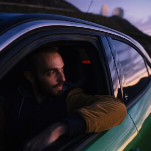Clément Dumais Instagram - Saurez-vous retrouver Charlie ?
J'attends vos réponses en commentaire !

Incroyable ce spot, j'ai dû taper une grimpe de ouf sur la parabole pour atteindre le sommet histoire d'avoir des photos vraiment uniques jamais faites ; surprise en haut : des points d'encrages pour attacher une corde, hop ni une ni deux direction le coffre de @opel_france Mokka E pour récupérer de quoi y faire un rappel ! 🤩

D'ailleurs j'en profite pour les remercier chaleureusement, 3000km de route en électrique, c'était un sacré défi ! Ça permet de faire des photos vraiment stylées une voiture aussi design, et niveau discrétion pour se garer juste en face du spot le 100% électrique c'est idéal ahaha
Après la vidéo Tour Eiffel en mode pub pour parfum, est ce que je suis crédible pour la pub voiture ? ahaha

Vidéo YouTube dispo dans ma bio !

📷 @paulrdb.

#parabole #radar #italie #car #opelmokka #exploration #high #climb #photography #ninjawarrior #climbing #bouldering #parkour #architecture #explore #sport #hittheroad #escalade #grimpe #artdudeplacement #fit #fitfam #teamshape #infiltration #urbex #alpes #ad #electric #opel #thisisopel