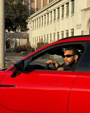 Clinton Moxam Instagram - Hollywood Mox 😎 x @astonmartin ⁣
⁣
#DBX707 #POWERDRIVEN