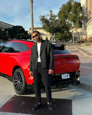 Clinton Moxam Instagram - Hollywood Mox 😎 x @astonmartin ⁣
⁣
#DBX707 #POWERDRIVEN