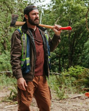 Clive Standen Instagram - …I’m a pretty decent feller 

BTS : Cold Deck
📷: @jenaesomedays