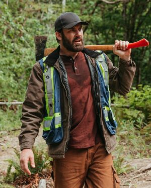 Clive Standen Instagram - …I’m a pretty decent feller 

BTS : Cold Deck
📷: @jenaesomedays