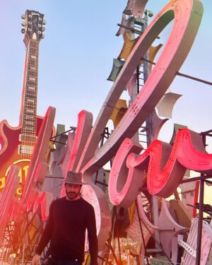 Clive Standen Instagram - Neon 🦴yard