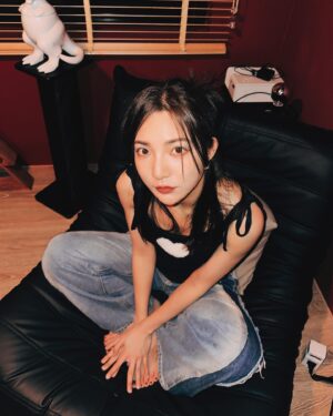 Clover Kao Instagram - 近日的me 
微微喪失了社交能力
越來越喜歡自己待在真正自在的空間
享受自己的沈澱時光😌

Outfit/ @33isagoodgirl__studio