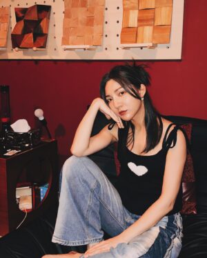 Clover Kao Instagram - 近日的me 
微微喪失了社交能力
越來越喜歡自己待在真正自在的空間
享受自己的沈澱時光😌

Outfit/ @33isagoodgirl__studio