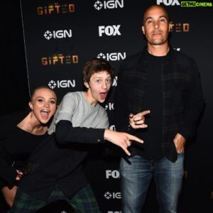 Coby Bell Instagram - These mischievous Mutants are at it again TONIGHT on THE GIFTED @ 9/8c on FO❌.
@natalynlind and @percyhyneswhite  never cease to amaze me. Talented way beyond their years.
#thegifted #marvel @thegiftedonfox