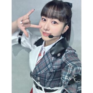 Coco Hayashi Instagram - 🌈🎙️🔥
．
2024.01.13(sat.)〜01.14(sun.)
ラブライブ！虹ヶ咲学園スクールアイドル同好会
6th Live! I love You ⇆ You love Me 神奈川公演
⁡
ご来場、ご視聴いただきまして、
ありがとうございました！✨️
⁡
Kアリーナ、最高の景色でした。
外の雪も溶かすほどの、熱狂。
虹色の光たち。
ほんっとうに、幸せな空間でした！
⁡
ライブは、ステージ上にいる私たちと
客席から参加してくれるみんなと
全員でつくるものだと改めて実感しましたよ！
心があたたかくなります。ありがとう！
⁡
侑ちゃんも含め、ニジガク全員でステージに立つことができたのも、嬉しかった！
⁡
虹ヶ咲のライブで全員揃う場所に参加するのは、私は初めてだったので、
踊っているときにメンバーと目が合う瞬間や
MCでわちゃわちゃとお話しする時間が本当に楽しくて！
⁡
何度でも言いますが、このメンバーの一員になれてよかった。
⁡
ひとりひとり、みんなのことが大好きです！
．
ソロ曲「チェリーボム」
いかがでしたか？🍒💣
⁡
甘酸っぱく瑞々しく、弾けるほどに膨らむ想い。
せつ菜らしい、全力のラブソングだと思います。
⁡
彼女のまだ未熟な少女らしい部分と
まるで世界を救うヒーローのような、
パッション溢れる部分
どちらも表せたらいいなと考えて、パフォーマンスしました！
⁡
せつ菜の"大好き"届きましたか？
．
私は歌ったり踊ったり、ステージの上で表現することが好きです。
⁡
特に優木せつ菜とライブするとき、私は自由になれる気がします。
⁡
せつ菜はどんなときも、
みんなの大好きを否定することはありません。
そんな彼女と共に歌っているから、
私も心を解放することができるんじゃないでしょうか。
⁡
私も、せつ菜の情熱に応えたいと思う。
せつ菜の"大好き"を
応援してくれるあなたの"大好き"を
丸ごと受け止めたいと思っています。
⁡
みんなの想い全部をすくいあげることは
とっても難しいけれど、
せつ菜が「誰もが"大好き"を言える世界を広げていきたい！」と言うのなら
私はその野望を叶えるパートナーになります。
どこまでも一緒に、走っていきます。
⁡
あなたも"優木せつ菜の野望のパートナー"の一員です。
⁡
これからも、優木せつ菜と中川菜々の"大好き"を大切に、演じてまいります。
⁡
7th Liveの開催も発表され、
ビジュアルノベルゲームの制作決定、
にじよん！の放送も劇場版の公開も待っています。
⁡
まだまだ、歩みを止めない虹ヶ咲。
⁡
最高のもっと先へ。
みんなで進んでいきましょう！🌈✨
⁡
⁡
優木せつ菜/林鼓子
．
．
#lovelive #ラブライブ
#虹ヶ咲 #live