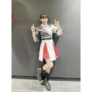 Coco Hayashi Instagram - 🌈🎙️🔥
．
2024.01.13(sat.)〜01.14(sun.)
ラブライブ！虹ヶ咲学園スクールアイドル同好会
6th Live! I love You ⇆ You love Me 神奈川公演
⁡
ご来場、ご視聴いただきまして、
ありがとうございました！✨️
⁡
Kアリーナ、最高の景色でした。
外の雪も溶かすほどの、熱狂。
虹色の光たち。
ほんっとうに、幸せな空間でした！
⁡
ライブは、ステージ上にいる私たちと
客席から参加してくれるみんなと
全員でつくるものだと改めて実感しましたよ！
心があたたかくなります。ありがとう！
⁡
侑ちゃんも含め、ニジガク全員でステージに立つことができたのも、嬉しかった！
⁡
虹ヶ咲のライブで全員揃う場所に参加するのは、私は初めてだったので、
踊っているときにメンバーと目が合う瞬間や
MCでわちゃわちゃとお話しする時間が本当に楽しくて！
⁡
何度でも言いますが、このメンバーの一員になれてよかった。
⁡
ひとりひとり、みんなのことが大好きです！
．
ソロ曲「チェリーボム」
いかがでしたか？🍒💣
⁡
甘酸っぱく瑞々しく、弾けるほどに膨らむ想い。
せつ菜らしい、全力のラブソングだと思います。
⁡
彼女のまだ未熟な少女らしい部分と
まるで世界を救うヒーローのような、
パッション溢れる部分
どちらも表せたらいいなと考えて、パフォーマンスしました！
⁡
せつ菜の"大好き"届きましたか？
．
私は歌ったり踊ったり、ステージの上で表現することが好きです。
⁡
特に優木せつ菜とライブするとき、私は自由になれる気がします。
⁡
せつ菜はどんなときも、
みんなの大好きを否定することはありません。
そんな彼女と共に歌っているから、
私も心を解放することができるんじゃないでしょうか。
⁡
私も、せつ菜の情熱に応えたいと思う。
せつ菜の"大好き"を
応援してくれるあなたの"大好き"を
丸ごと受け止めたいと思っています。
⁡
みんなの想い全部をすくいあげることは
とっても難しいけれど、
せつ菜が「誰もが"大好き"を言える世界を広げていきたい！」と言うのなら
私はその野望を叶えるパートナーになります。
どこまでも一緒に、走っていきます。
⁡
あなたも"優木せつ菜の野望のパートナー"の一員です。
⁡
これからも、優木せつ菜と中川菜々の"大好き"を大切に、演じてまいります。
⁡
7th Liveの開催も発表され、
ビジュアルノベルゲームの制作決定、
にじよん！の放送も劇場版の公開も待っています。
⁡
まだまだ、歩みを止めない虹ヶ咲。
⁡
最高のもっと先へ。
みんなで進んでいきましょう！🌈✨
⁡
⁡
優木せつ菜/林鼓子
．
．
#lovelive #ラブライブ
#虹ヶ咲 #live