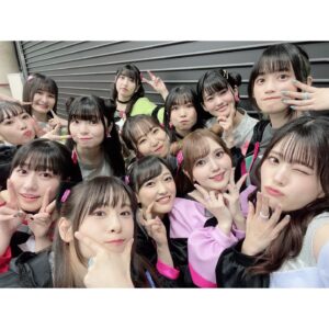 Coco Hayashi Instagram - 🌈🎙️🔥
．
2024.01.13(sat.)〜01.14(sun.)
ラブライブ！虹ヶ咲学園スクールアイドル同好会
6th Live! I love You ⇆ You love Me 神奈川公演
⁡
ご来場、ご視聴いただきまして、
ありがとうございました！✨️
⁡
Kアリーナ、最高の景色でした。
外の雪も溶かすほどの、熱狂。
虹色の光たち。
ほんっとうに、幸せな空間でした！
⁡
ライブは、ステージ上にいる私たちと
客席から参加してくれるみんなと
全員でつくるものだと改めて実感しましたよ！
心があたたかくなります。ありがとう！
⁡
侑ちゃんも含め、ニジガク全員でステージに立つことができたのも、嬉しかった！
⁡
虹ヶ咲のライブで全員揃う場所に参加するのは、私は初めてだったので、
踊っているときにメンバーと目が合う瞬間や
MCでわちゃわちゃとお話しする時間が本当に楽しくて！
⁡
何度でも言いますが、このメンバーの一員になれてよかった。
⁡
ひとりひとり、みんなのことが大好きです！
．
ソロ曲「チェリーボム」
いかがでしたか？🍒💣
⁡
甘酸っぱく瑞々しく、弾けるほどに膨らむ想い。
せつ菜らしい、全力のラブソングだと思います。
⁡
彼女のまだ未熟な少女らしい部分と
まるで世界を救うヒーローのような、
パッション溢れる部分
どちらも表せたらいいなと考えて、パフォーマンスしました！
⁡
せつ菜の"大好き"届きましたか？
．
私は歌ったり踊ったり、ステージの上で表現することが好きです。
⁡
特に優木せつ菜とライブするとき、私は自由になれる気がします。
⁡
せつ菜はどんなときも、
みんなの大好きを否定することはありません。
そんな彼女と共に歌っているから、
私も心を解放することができるんじゃないでしょうか。
⁡
私も、せつ菜の情熱に応えたいと思う。
せつ菜の"大好き"を
応援してくれるあなたの"大好き"を
丸ごと受け止めたいと思っています。
⁡
みんなの想い全部をすくいあげることは
とっても難しいけれど、
せつ菜が「誰もが"大好き"を言える世界を広げていきたい！」と言うのなら
私はその野望を叶えるパートナーになります。
どこまでも一緒に、走っていきます。
⁡
あなたも"優木せつ菜の野望のパートナー"の一員です。
⁡
これからも、優木せつ菜と中川菜々の"大好き"を大切に、演じてまいります。
⁡
7th Liveの開催も発表され、
ビジュアルノベルゲームの制作決定、
にじよん！の放送も劇場版の公開も待っています。
⁡
まだまだ、歩みを止めない虹ヶ咲。
⁡
最高のもっと先へ。
みんなで進んでいきましょう！🌈✨
⁡
⁡
優木せつ菜/林鼓子
．
．
#lovelive #ラブライブ
#虹ヶ咲 #live