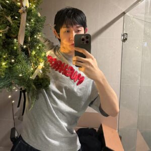 Code Kunst Instagram - Happy Christmas🎅🏻🎄
모두 가슴 따듯한 성탄절 보냈기를 
-Dobby-