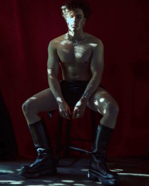 Cody Fern Instagram - ____ me, ____

Man About Town 

Photography: @daniellamidenge 
Fashion Direction: @nicolaformichetti 
Fashion Asst: @hunterclem_ 
Hair: @petergrayhair 
Editorial Director: @huwgwyther

Jewelry: @austin.james.smith