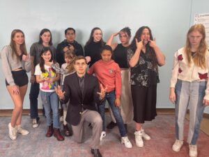 Cody Linley Instagram - 🎉Happy new year everyone! 🙏Thank you to all the amazing actors from last week that rocked this holiday season’s classes. 😃(Improv game show, Casting from an Actor’s Perspective & the Emotional Scale Workshop). ❤️Wishing the best for you all this year!!! 
•
•
•
#actors #teaching #holidays #fun #codylinley #codylinleylove #inspire