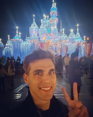 Cody Linley Instagram - #merrychristmas y’all! ❤️🎄🙏