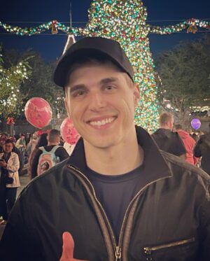 Cody Linley Instagram - #merrychristmas y’all! ❤️🎄🙏
