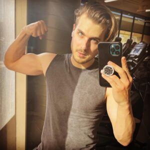 Cody Linley Instagram - Let’s make $hit happen this week! 🤨💪
•
•
 #actorslife #gymselfie #insta #instadaily #photooftheday #codylinley #codylinleylove