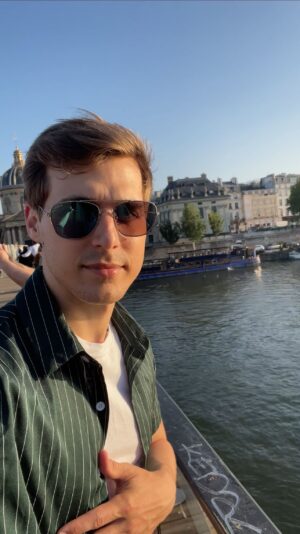 Cody Linley Instagram - Sending all the #love to y’all from #Paris. ❤️🙏🇫🇷
•
•
•
#codylinleylove #summer
