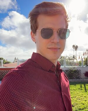 Cody Linley Instagram - Happy Thanksgiving y’all. 😎🙏
#happythanksgiving #peace #love #codylinleylove