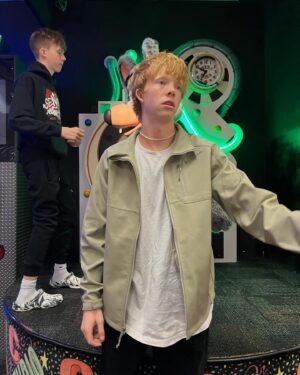 Cody Veith Instagram - happy birthday eric!! you’re legally old enough to get your license… good grief vegas is cooked… live up your day, you bring so much happiness & smiles to everyone around you :) i love you with all of my heart and am so thankful you’re my brother 🤍 I LOVE YOU ERIC #16 🎊