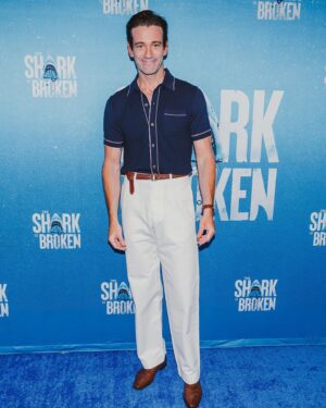 Colin Donnell Instagram - Felt very Amity Island on our @sharkonbroadway Blue Carpet in @toddsnyderny 💙.

Big thanks to @cobygetzug for his stylish eye, @itsgraceaki for letting me steal her vintage glasses for a bit and to @michaelah.jpg for the 📸 snaps!