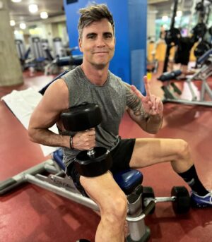Colin Egglesfield Instagram - Desiring a result is not the same thing as committing to it. What are you committed to?
💫✨💯💪
#agileartist #inspire #wellness #health #workout #weights #trainingday #getit
