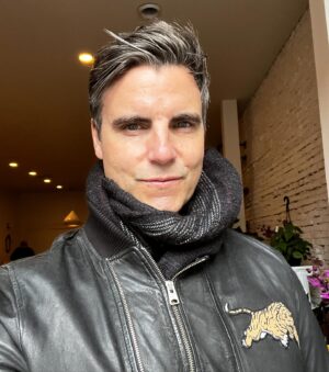 Colin Egglesfield Instagram - Happy Saturday all! 💜
#agileartist
