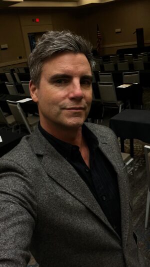 Colin Egglesfield Instagram - Make 2024 the year you over come your fear of yourself and what you think you’re not capable of doing or being! 
💥🎉✨🪩
Join me Jan 1 at 12pm EST for a New Years kickoff!
💥🚀🌟📣
#newyear #newyou #ownyourmoment #om #agileartist #inspire #manifest