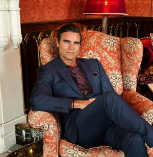 Colin Egglesfield Instagram - Presented my @beyondimpact.mastery communications workshop today to @baxterstoreyireland! 
💯💫🛫🌎🏆🇮🇪
It’s been an amazing experience with a great group of people who are now empowered to deliver more dynamic and impactful presentations!
💥✨🚀
Calling all INTROVERTS!!! 📣
Need some support with public speaking, overcoming  your fear of giving presentations at work, or understanding how to communicate more dynamically to be an inspirational leader? Type ‘IMPACT’ below to connect with me and find out how I can help you be more confident and impactful with your message!
💯💥💫✨🏆
#publicspeaking #speaking #presenting #agileartist #inspire #agileartist #dynamicspeaking #fearofpublicspeaking #fearofpublicspeakingconquered
