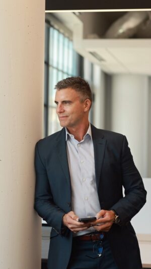 Colin Egglesfield Instagram - The market is really heating up 🔥 

Lots of buyers and sellers ready to get settled in their new home for summertime.  If you have any questions or hesitations, let’s hop on a call and discuss what’s best for your current situation.