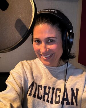 Colleen O'Shaughnessey Instagram - Right back to it! Landed at 7am this morning, so definitely a ponytail & sweatshirt kinda day. 

#norestforthewicked #voiceover #videogames