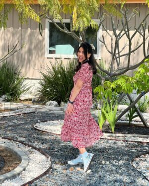 Colleen O'Shaughnessey Instagram - More fun pics from the Knuckles premiere…

 Had to include the one of the back of my hair. @jennykarlmakeup made me look like Alice in Wonderland. 💕🎀