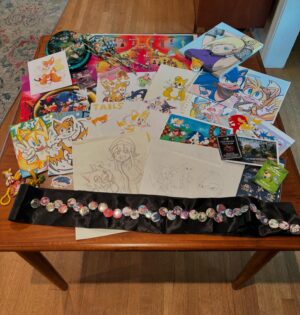 Colleen O'Shaughnessey Instagram - Thank you so very much to all of the tremendously talented and generous folks in Miami and London for all of the wonderful gifts!! ❤️❤️❤️
The gorgeous Ino table from @artmonster3 traveled home with my parents, as I was unable to travel with it to London. I will get it to LA somehow. 

And the doggy toys for my boys from @salihg_91 have been hugely entertaining and amazingly are still in one piece!