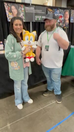 Colleen O'Shaughnessey Instagram - My new #tails plush! I love him!! 💛🦊

@wagamingexpo 
@celebworx
