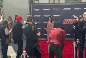 Colleen O'Shaughnessey Instagram - Such fun at the LA premiere for Knuckles! 🥊 Thanks so much, @paramountplus and @sonicmovie and @sega 💛🦊

Hair/makeup by the ever amazing @jennykarlmakeup 🎀💄

Can’t wait for you all to see it! Starts on 4/26 on Paramount 
